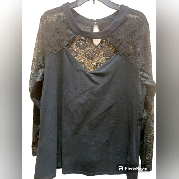 Torrid Top-Foxy Lace Sleeve 3X EUC - Picture 1 of 7